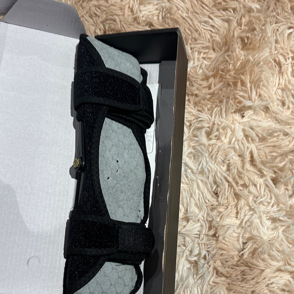 Spring Powered Knee Support - Black - Picture 6 of 6